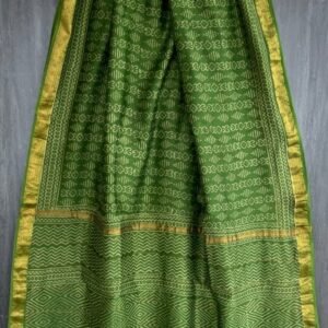 Green flower pattern maheswari silk saree with zari border