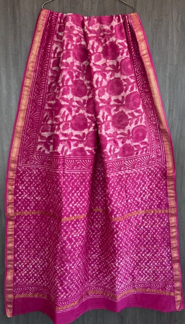 Pink flower pattern maheswari silk saree with zari border