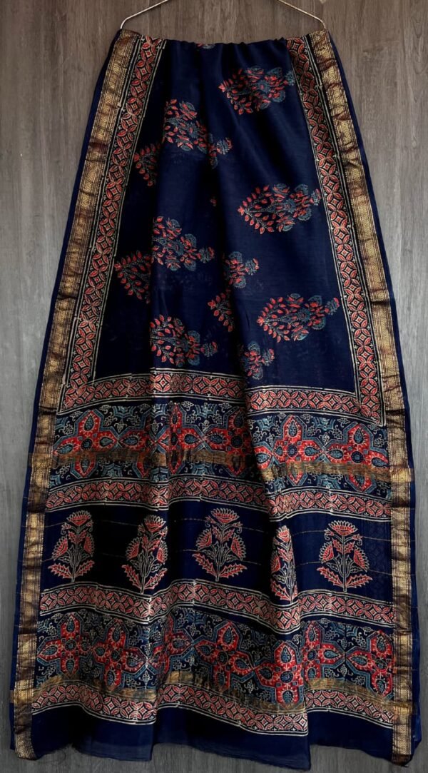 Blue flower pattern maheswari silk saree with zari border