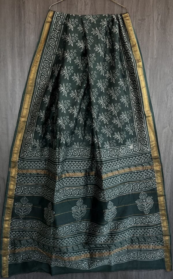 Green flower pattern maheswari silk saree with zari border