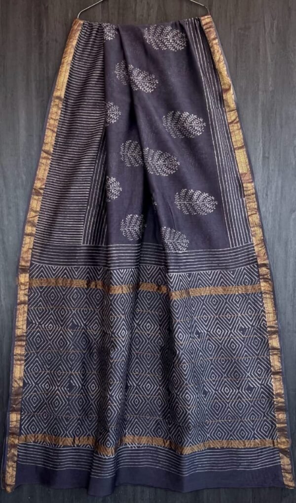 Gray blue flower pattern maheswari silk saree with zari border