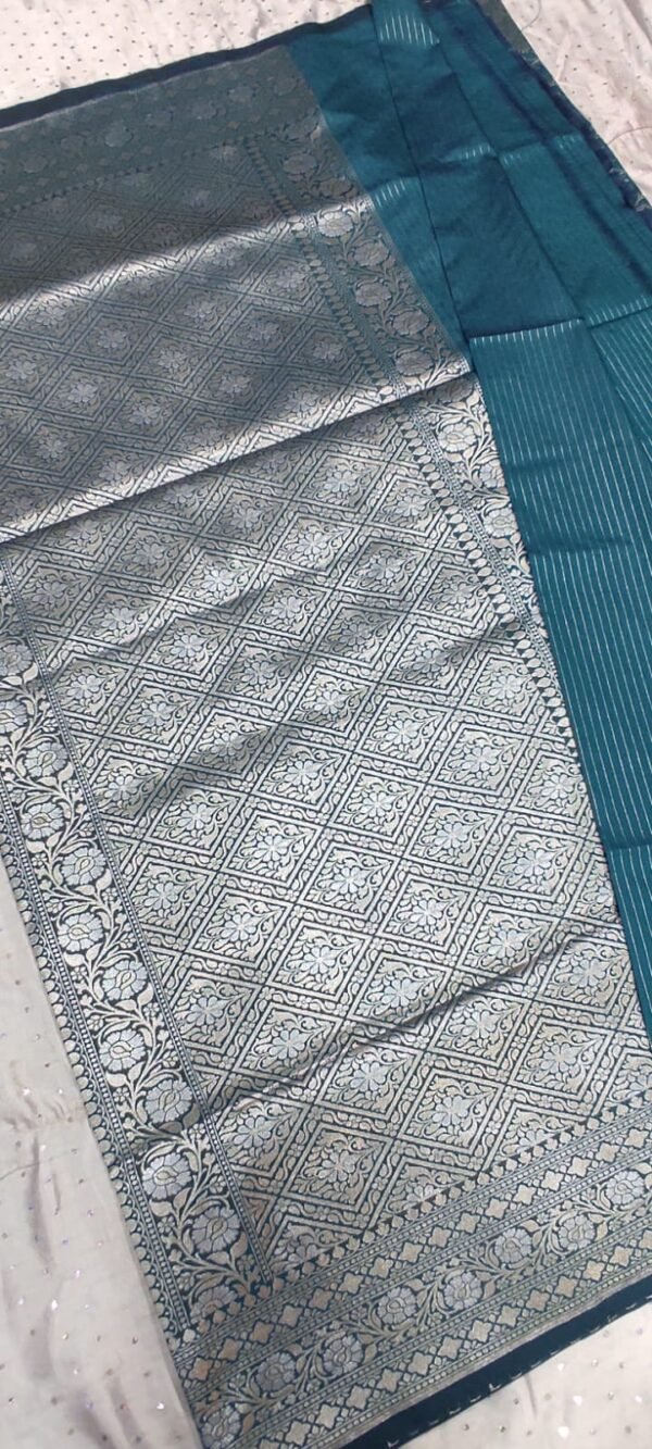 Bondi blue flower pattern banarasi silk saree with zari work - Image 8