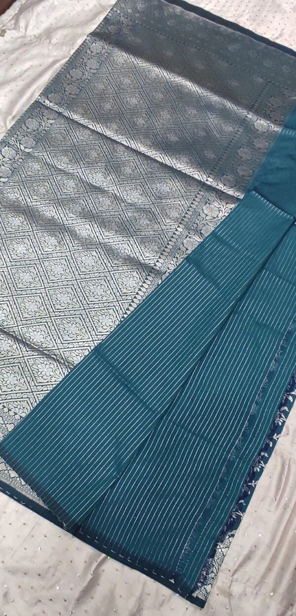 Bondi blue flower pattern banarasi silk saree with zari work - Image 9