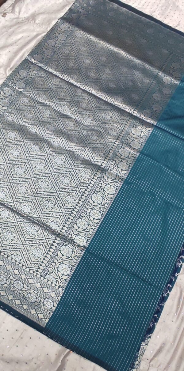 Bondi blue flower pattern banarasi silk saree with zari work - Image 7