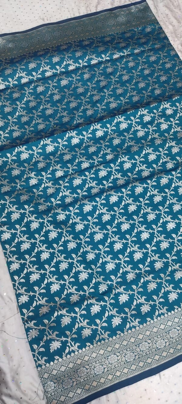 Bondi blue flower pattern banarasi silk saree with zari work - Image 3