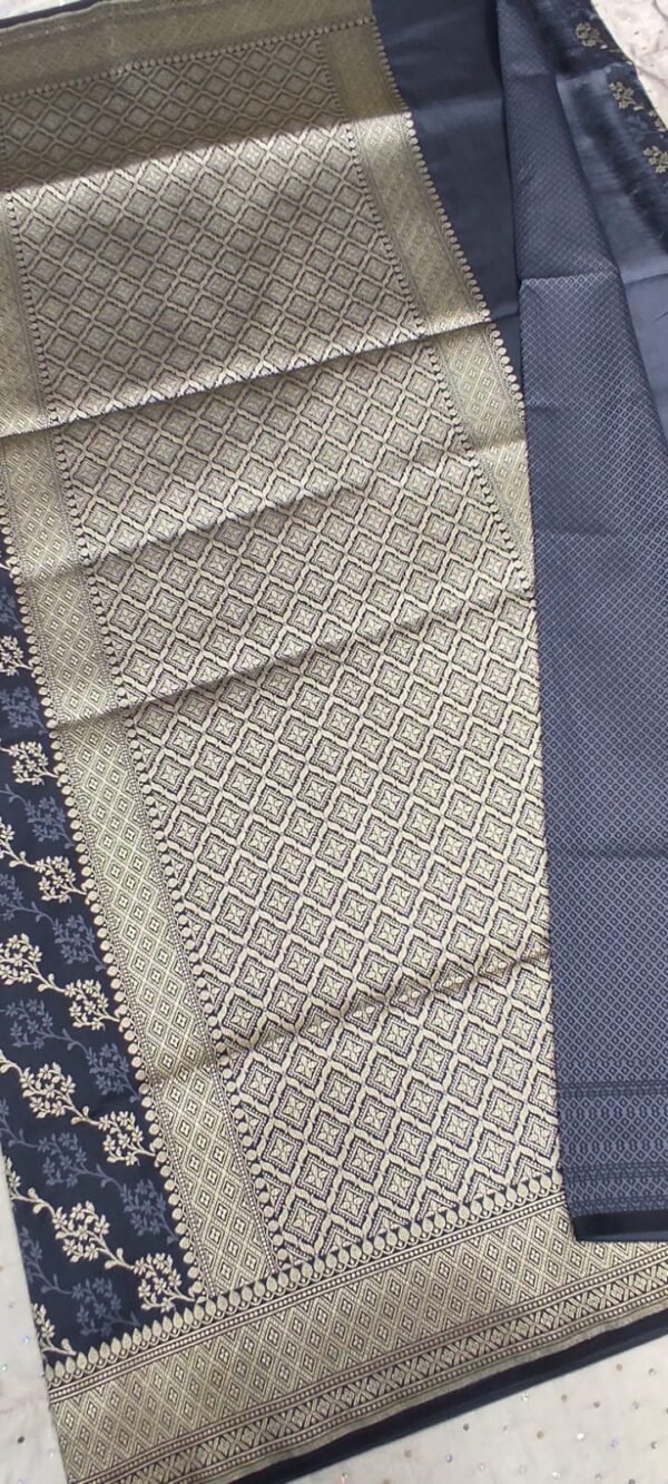 Blue flower pattern banarasi silk saree with zari work - Image 7