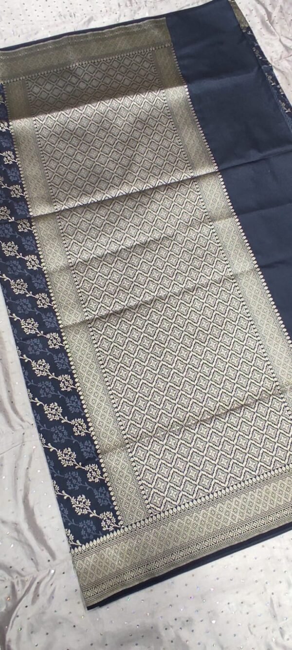 Blue flower pattern banarasi silk saree with zari work - Image 10
