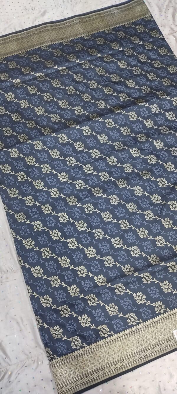 Blue flower pattern banarasi silk saree with zari work - Image 4