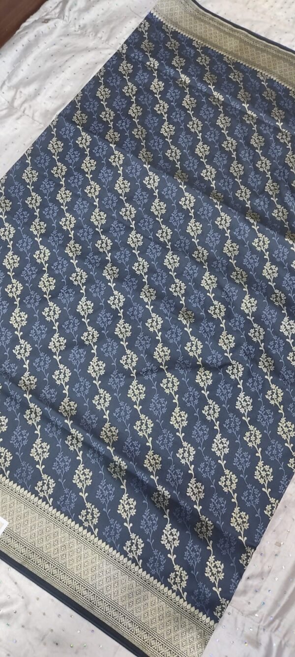 Blue flower pattern banarasi silk saree with zari work - Image 3