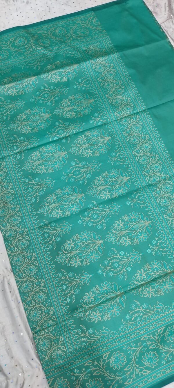 Green flower pattern banarasi silk saree with blouse - Image 13