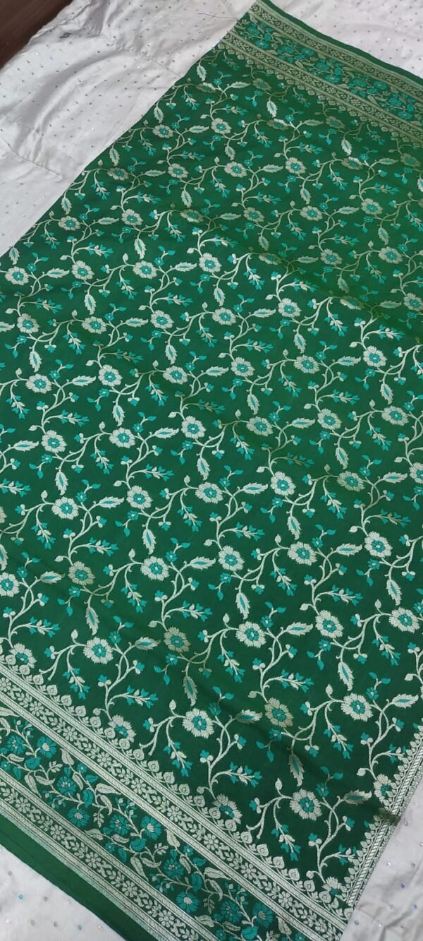 Deep green flower pattern banarasi silk saree with zari work - Image 6