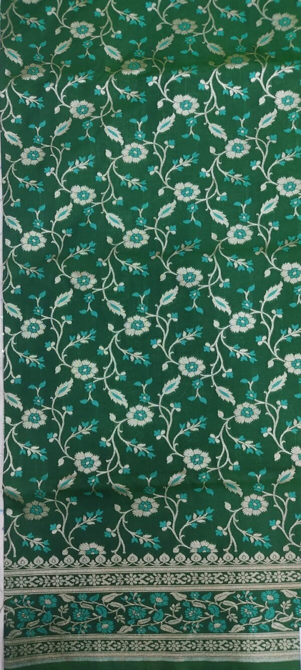 Deep green flower pattern banarasi silk saree with zari work - Image 5