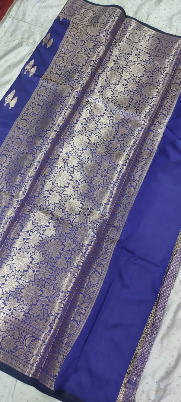 Blue leaf pattern banarasi silk saree with zari work - Image 5