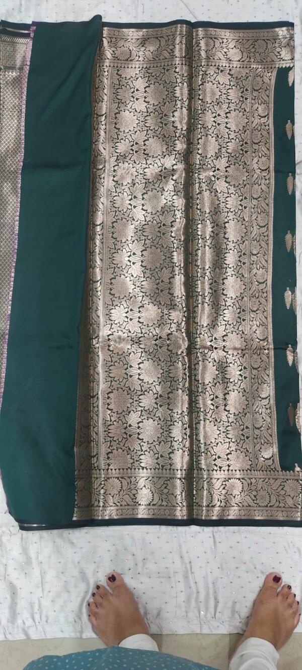 Green leaf pattern banarasi silk saree with zari work - Image 4