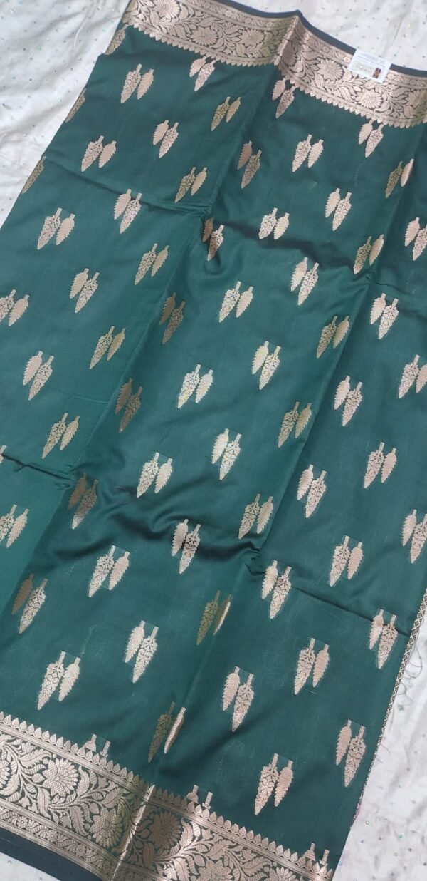 Green leaf pattern banarasi silk saree with zari work - Image 3
