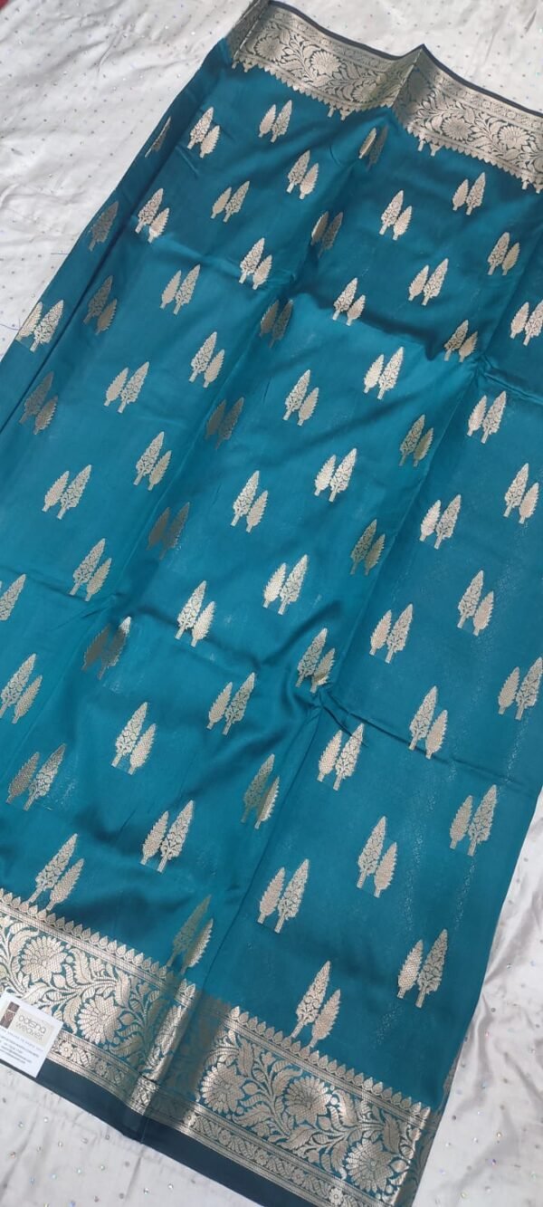 Teal leaf pattern banarasi silk saree with zari work - Image 2