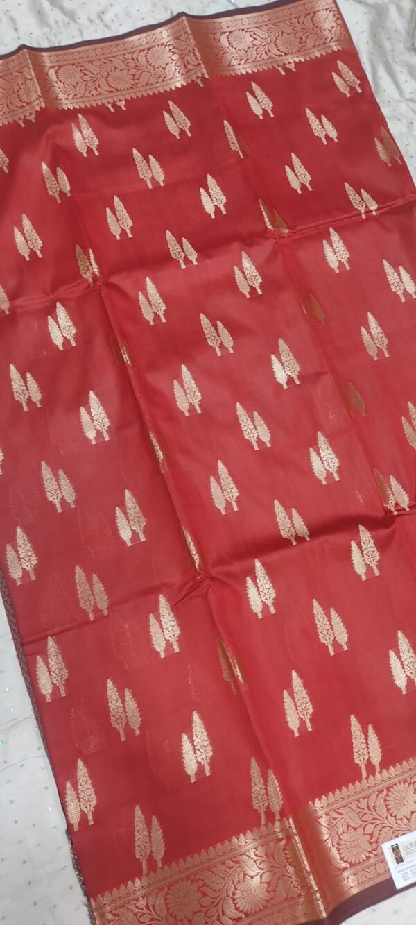 Red leaf pattern banarasi silk saree with zari work - Image 4