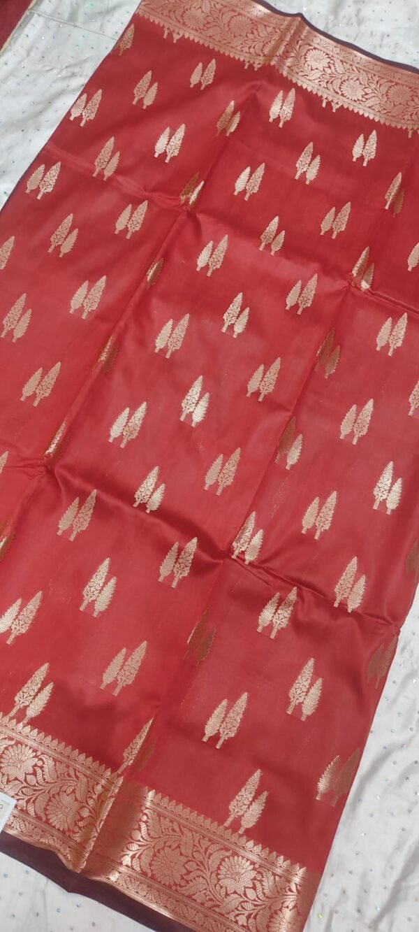 Red leaf pattern banarasi silk saree with zari work - Image 2