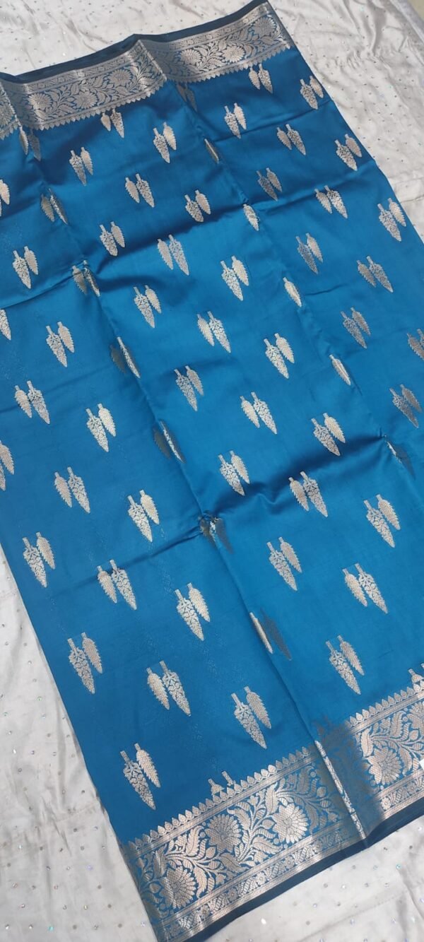 Sky leaf pattern banarasi silk saree with zari work - Image 4