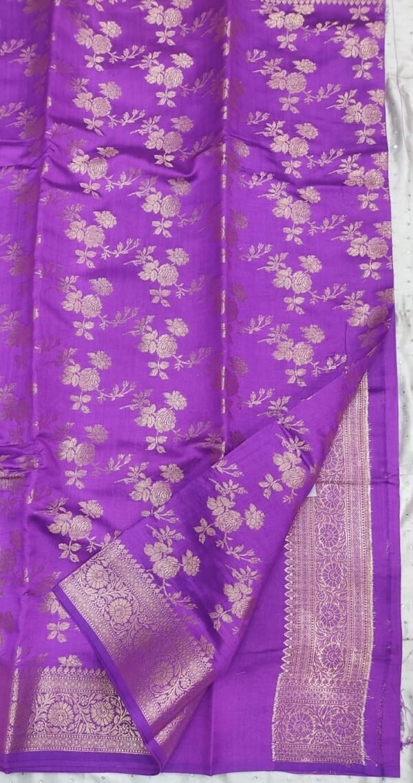 Purple rose pattern banarasi silk saree with blouse - Image 9