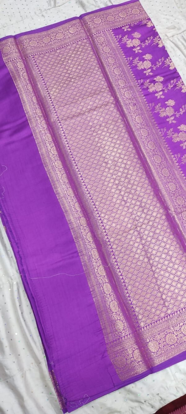 Purple rose pattern banarasi silk saree with blouse - Image 6