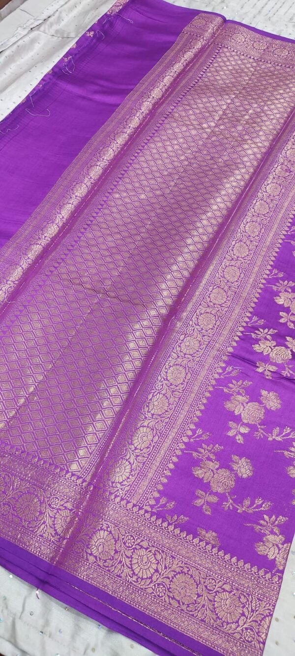 Purple rose pattern banarasi silk saree with blouse - Image 5