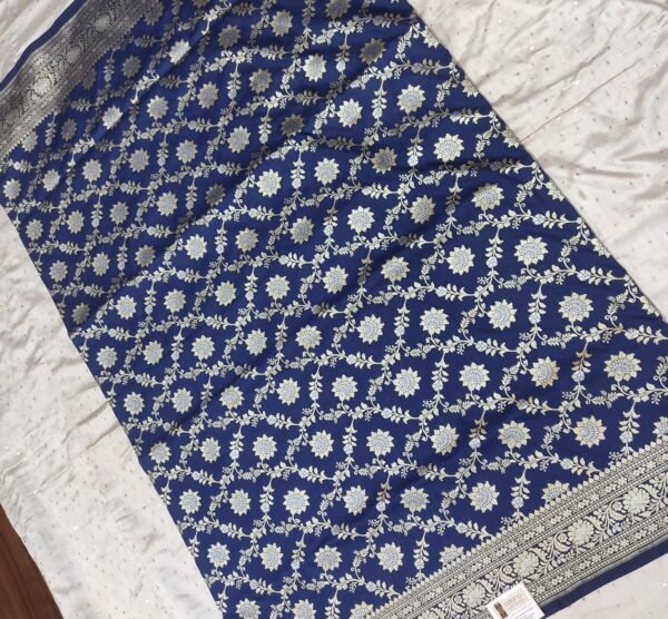 Blue flower pattern banarasi silk saree with zari work - Image 5
