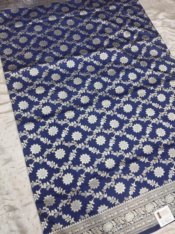 Blue flower pattern banarasi silk saree with zari work - Image 4