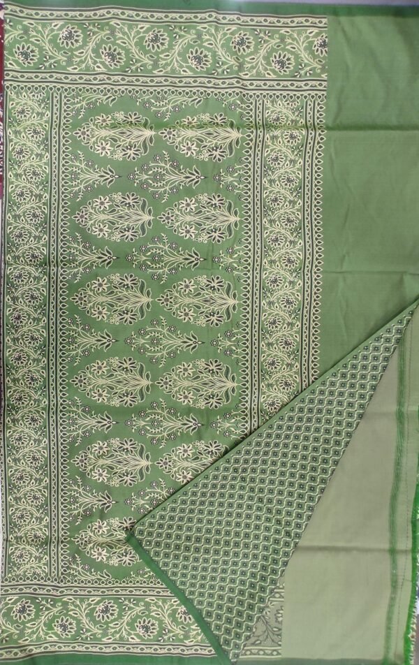 Green flower pattern banarasi silk saree with blouse - Image 3