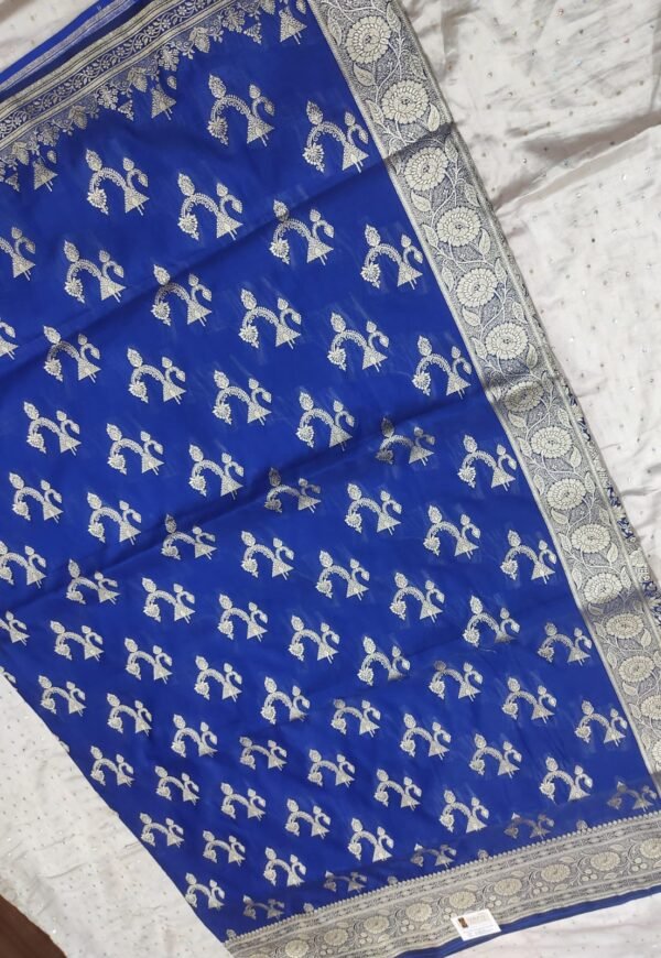 Blue flower pattern banarasi silk saree with zari work - Image 2