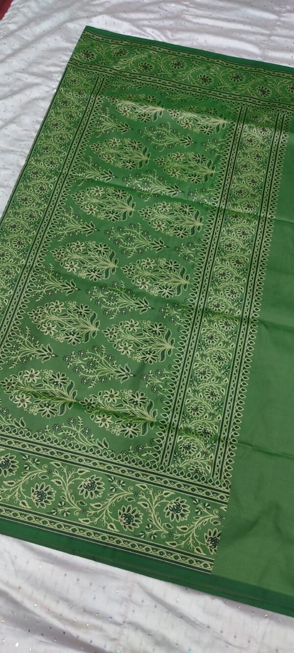 Green flower pattern banarasi silk saree with blouse - Image 9