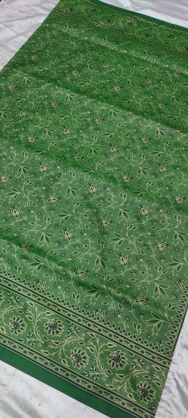 Green flower pattern banarasi silk saree with blouse - Image 4