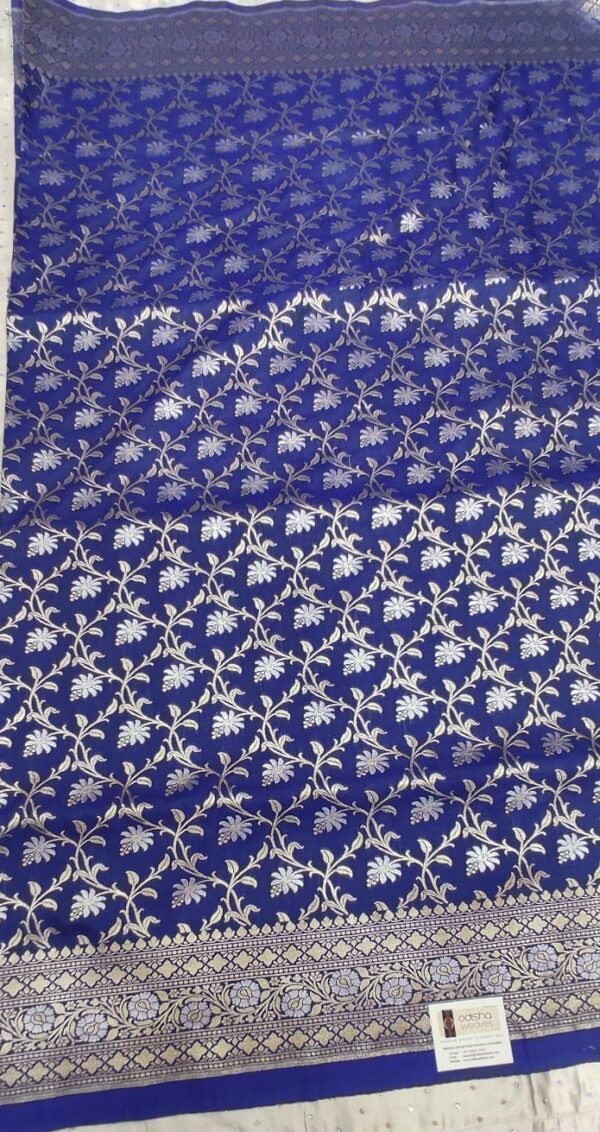 Blue flower pattern banarasi silk saree with zari work - Image 4