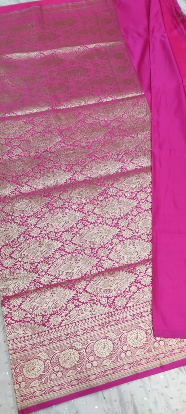 Pink flower pattern banarasi silk saree with zari work - Image 14
