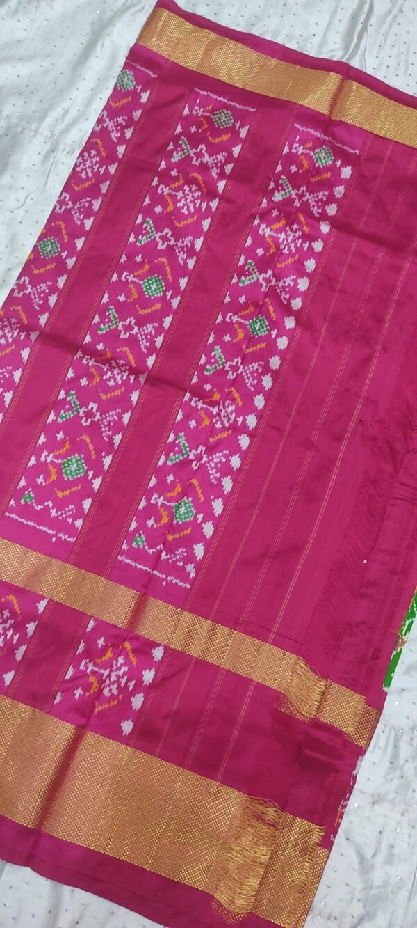 Parrot green and pink double ikkat pattu silk saree with zari border and anchal - Image 5