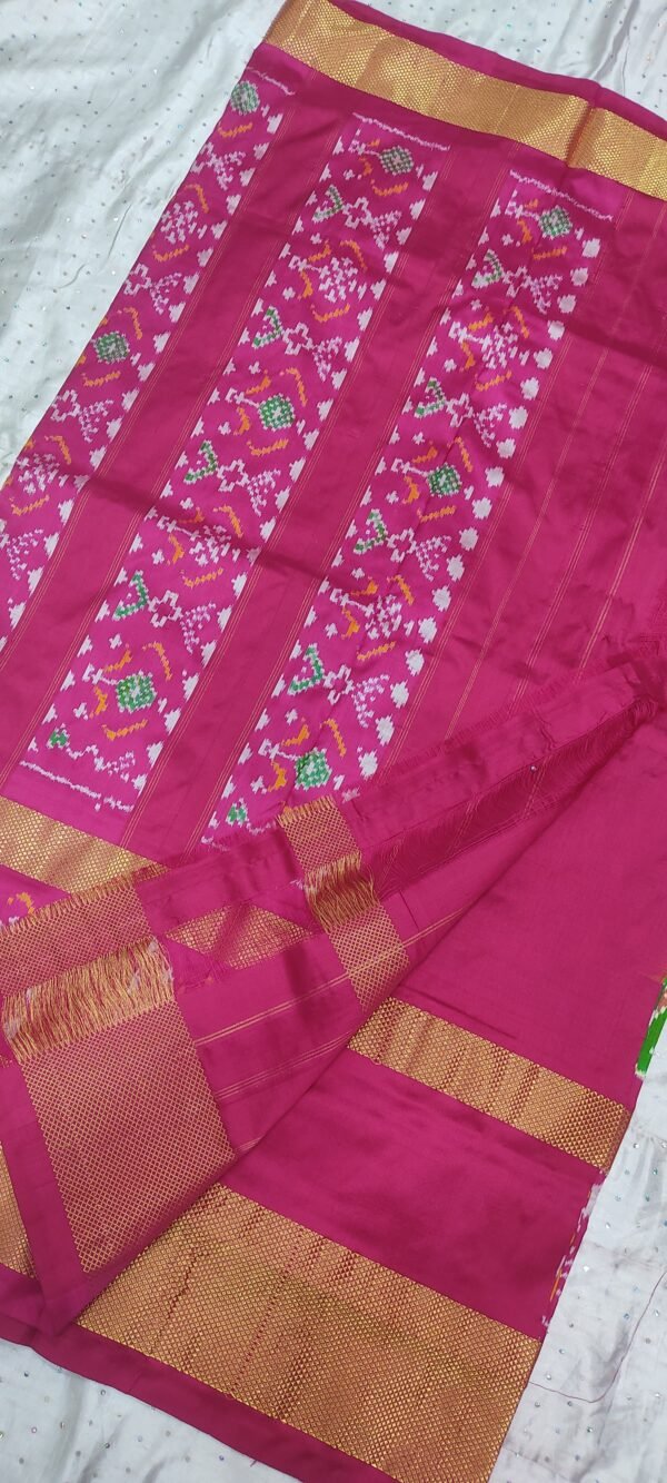 Parrot green and pink double ikkat pattu silk saree with zari border and anchal - Image 6