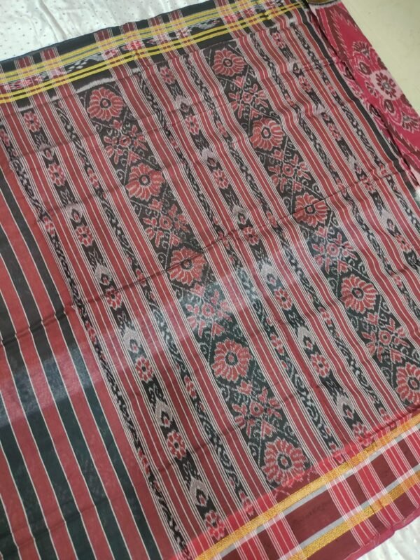 Maroon and green sambalpuri cotton saree with flower pattern - Image 4